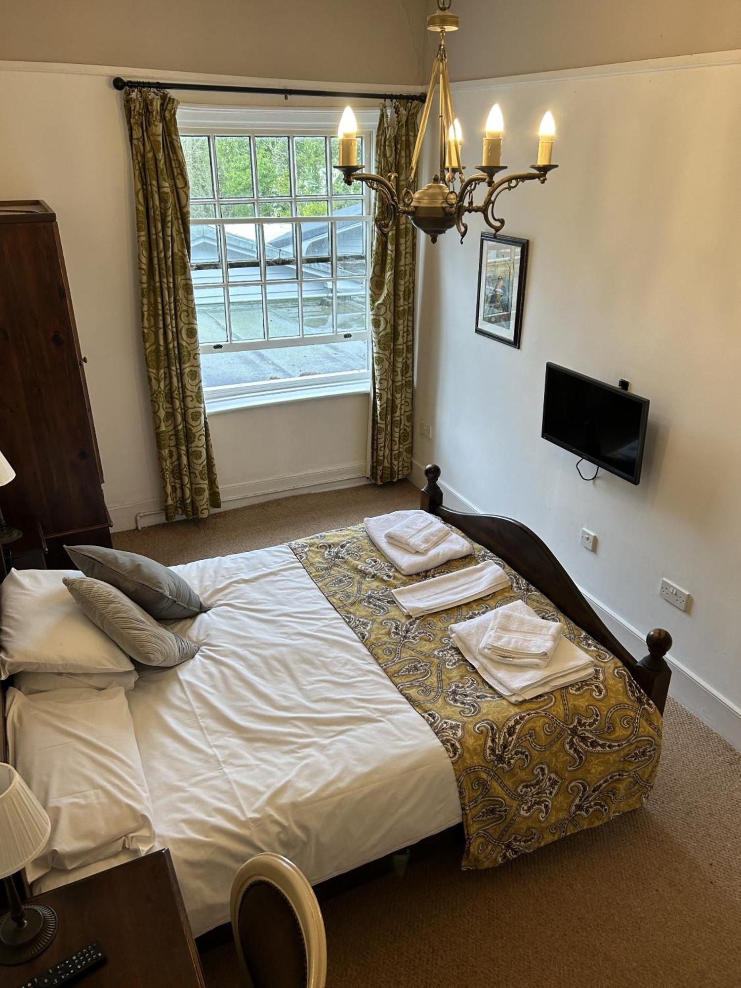 George & Falcon Bed & Breakfast เซาธ์แธมป์ตัน ภายนอก รูปภาพ